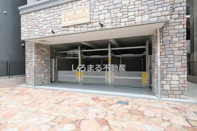 プレジオ難波の駐車場