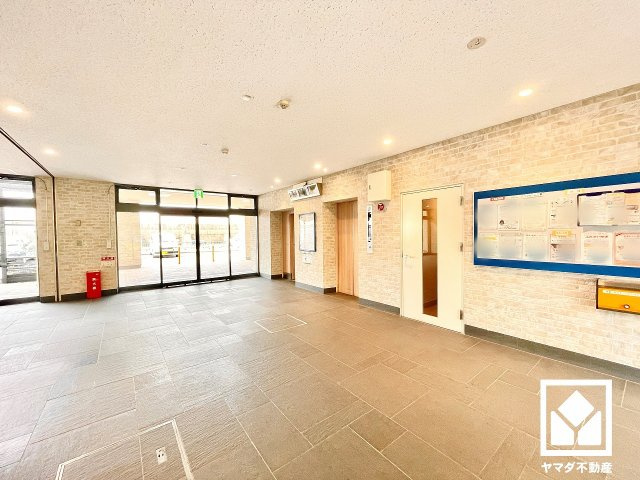 武庫川あおぞらのまち26号棟のその他共用部分|衛生面や分別への配慮もうかがえる、心地よく利用できるごみ置き場です。