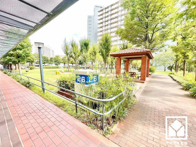 武庫川あおぞらのまち26号棟のその他|関西スーパーや100円ショップのバラエティ100などが出店するショッピングモール「メラード鳴尾」まで徒歩11分。近隣には飲食店も多数あり、日々のお買い物やお食事がスムーズになります。