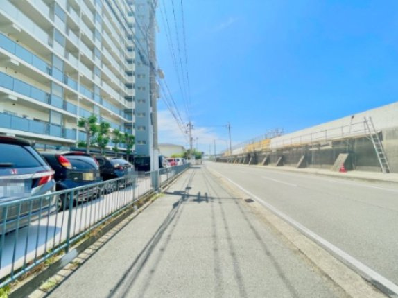 武庫川あおぞらのまち26号棟のその他|「セブンイレブン西宮鳴尾浜店」まで徒歩10分、「コープ武庫川」まで徒歩14分、「ドラッグかしま武庫川店」まで徒歩15分など、他にもお買い物施設が徒歩圏内に複数あり便利な住環境です。