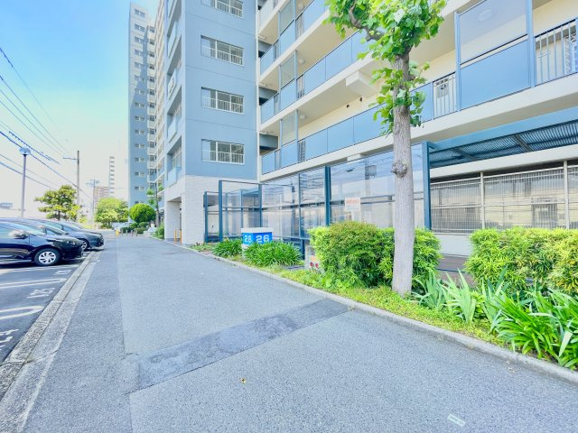 武庫川あおぞらのまち26号棟のその他|対面式キッチンなので、お料理中もリビングにいるお子様の様子が見守りやすい設計です。