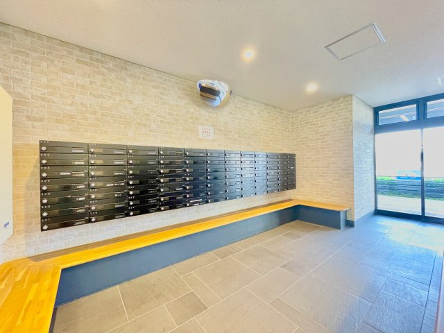 武庫川あおぞらのまち26号棟のその他共用部分|共用部には日常の郵便物受け取りに便利な集合ポストが備わっています。住まいの利便性を支える設備のひとつです。