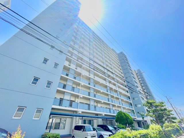 武庫川あおぞらのまち26号棟の外観|全居室フローリングでお掃除ラクラクです。
