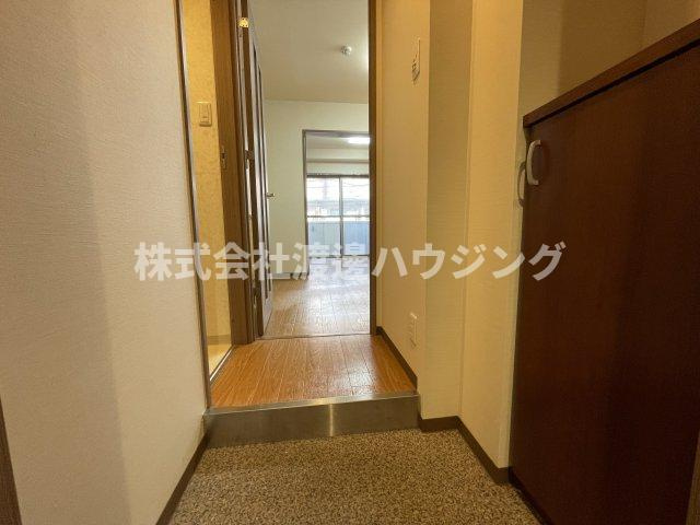 クリスタルコート江坂の玄関