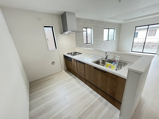 【キッチン】 | 糟屋郡志免町田富4丁目6期　1号棟（全1棟）【仲介手数料無料・0円】 | 施工例。施工例は完成時と異なる場合があります。