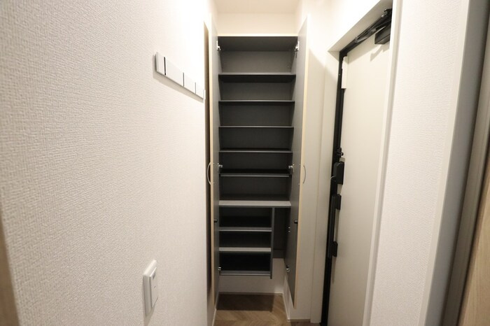 プラデーラの玄関|下駄箱です