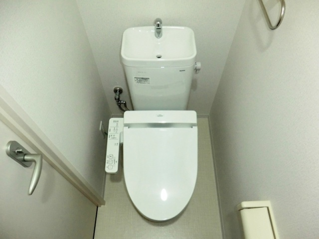 コンパクトで使いやすいトイレです♪