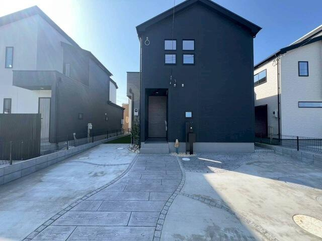 ４２７３船橋市二和西２６期１４棟の前面道路含む現地写真