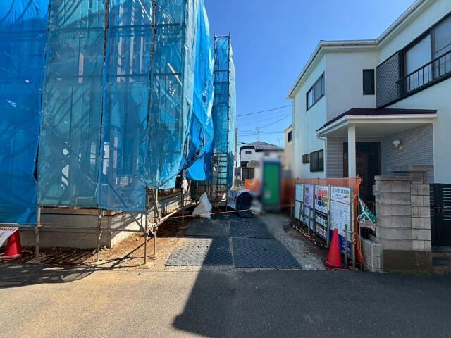 ブルーミングガーデン　市川市宮久保４丁目１棟／１期１号棟の前面道路含む現地写真|現地外観写真