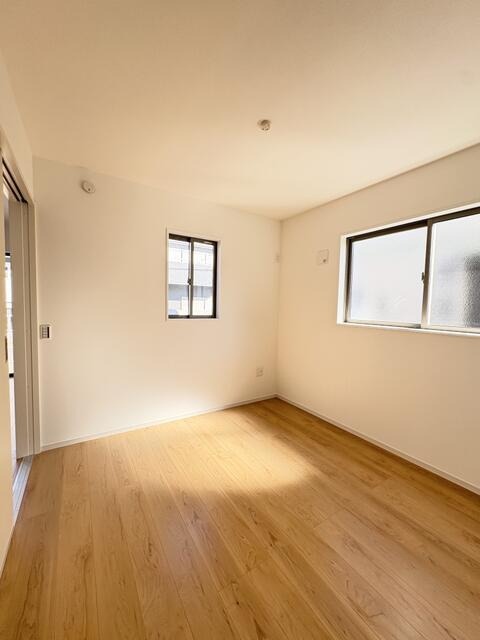 市川市東菅野　新築　室内完成しましたの洋室