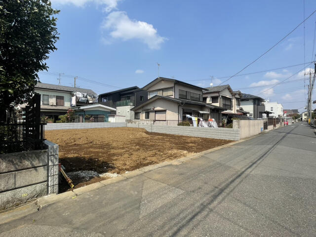 ブルーミングガーデン　市川市中国分５丁目１棟／１期１号棟の前面道路含む現地写真|3.29撮影