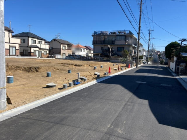 ブルーミングガーデン　松戸市小金原５丁目９棟／１期４号棟の前面道路含む現地写真|★販売現地★