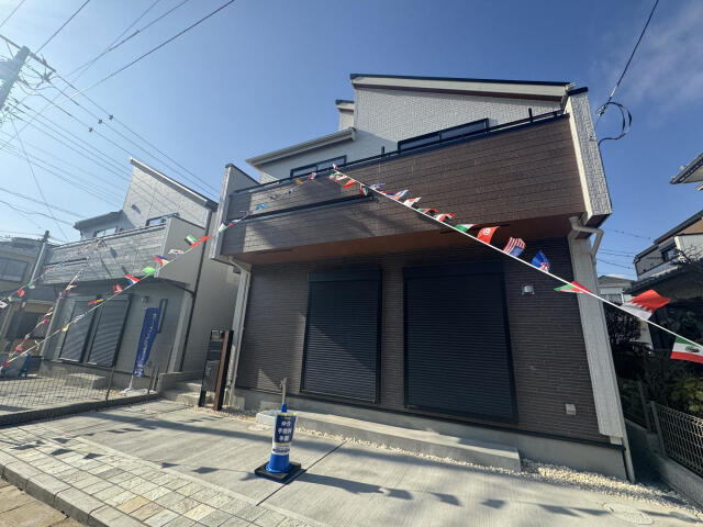 ブルーミングガーデン　船橋市大穴北４丁目２棟／１期２号棟の前面道路含む現地写真|外観
