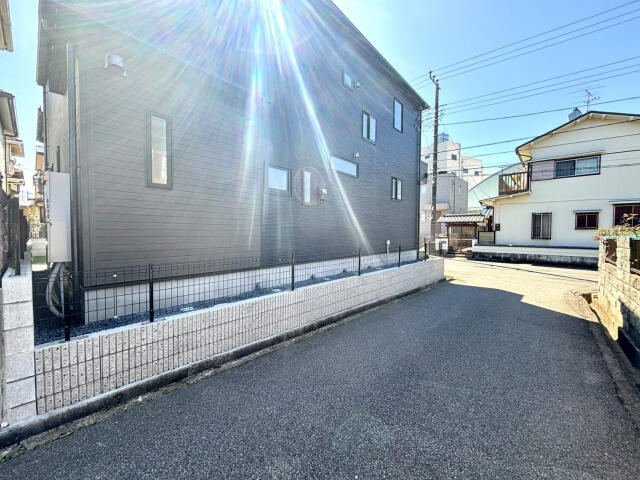 ブルーミングガーデン　船橋市松が丘３丁目１棟／１期１号棟の前面道路含む現地写真|前面道路含む現地写真