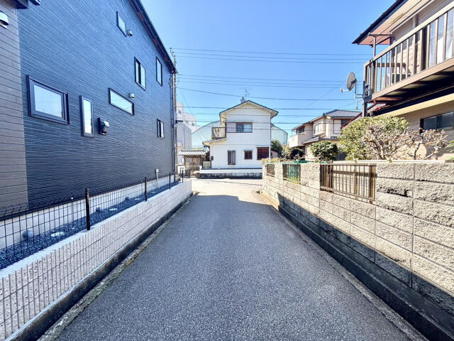 ブルーミングガーデン　船橋市松が丘３丁目１棟／１期１号棟の前面道路含む現地写真|前面道路含む現地写真
