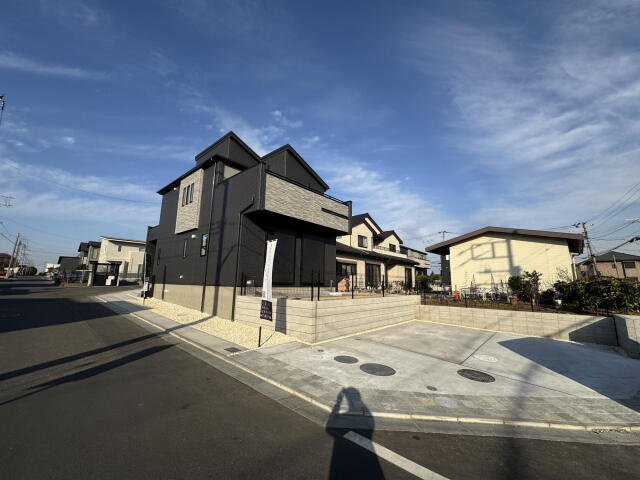ブルーミングガーデン　船橋市二和西３丁目３棟／１期１号棟の前面道路含む現地写真|外観