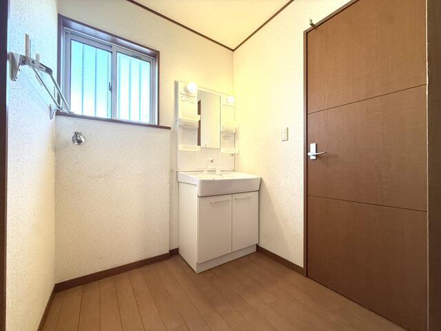 柏市新富町２丁目の独立洗面台|リフォーム工事完了前写真