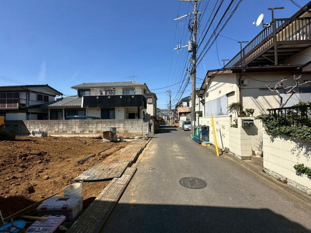 ブルーミングガーデン　松戸市六高台５丁目１棟／１期１号棟の前面道路含む現地写真|前面道路含む外観写真