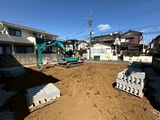 ブルーミングガーデン　松戸市六高台５丁目１棟／１期１号棟の前面道路含む現地写真|外観写真