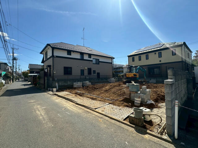 ブルーミングガーデン　松戸市六高台５丁目１棟／１期１号棟の前面道路含む現地写真|前面道路含む外観写真