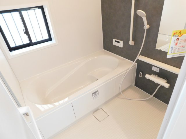 北名古屋市熊之庄牛流の新築一戸建の浴室|◇浴室◇　　広い１坪サイズ（LIXIL）・保温浴槽・エコベンチ浴槽・追い焚き・オートバス・浴室暖房乾燥機・キレイサーモフロア・バリアフリーバス・浴室窓あり