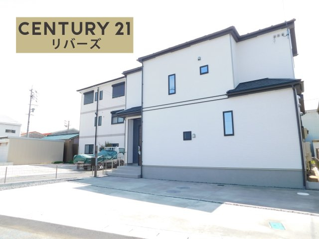 北名古屋市熊之庄牛流の新築一戸建の前面道路含む現地写真|◇限定１棟◇　　新価格！！いつでも見学出来ます♪（お問合せ当日、平日、水曜、夜間でもＯＫ）　開放的な角地♪　敷地４２．１７坪！　駐車並列３台可　全居室南向き！　南に庭付き♪ 