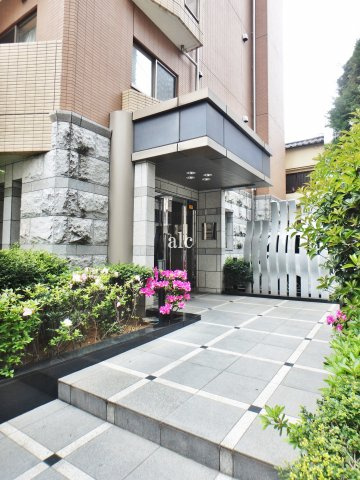 新宿区西新宿７丁目の賃貸マンションのエントランス