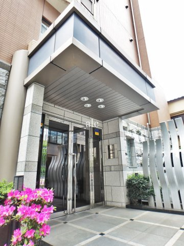 新宿区西新宿７丁目の賃貸マンションのエントランス