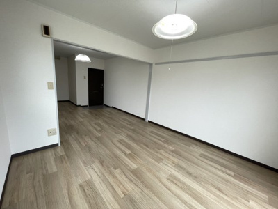 【居間・リビング】 | 山田マンション | ゆったり過ごせるリビングです