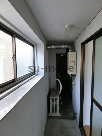 五十鈴ハイツ西館のバルコニー