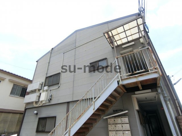 五十鈴ハイツ西館の外観