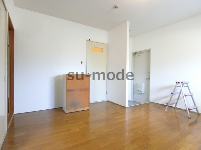 五十鈴ハイツ西館の居間・リビング