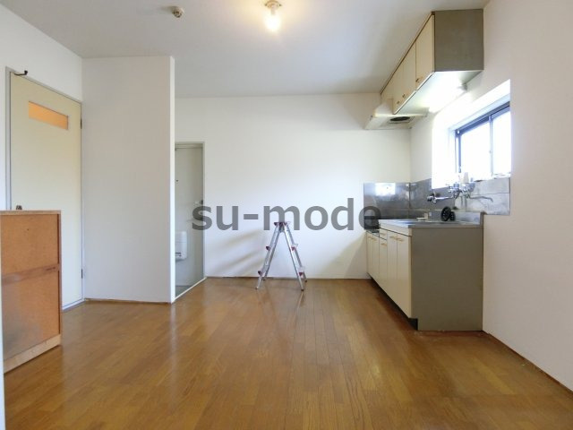 五十鈴ハイツ西館の居間・リビング