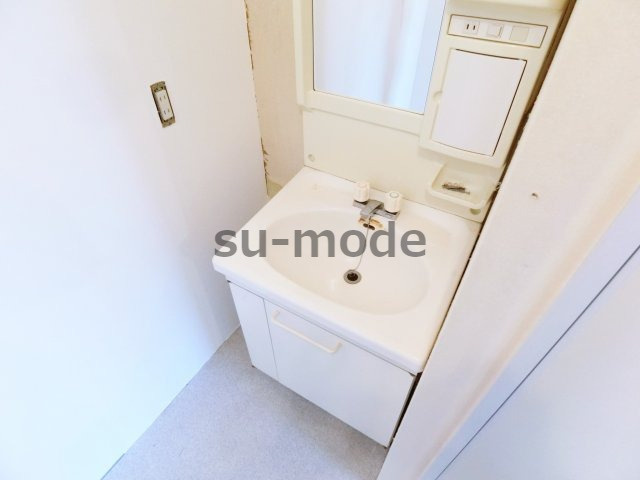 五十鈴ハイツ西館の洗面所