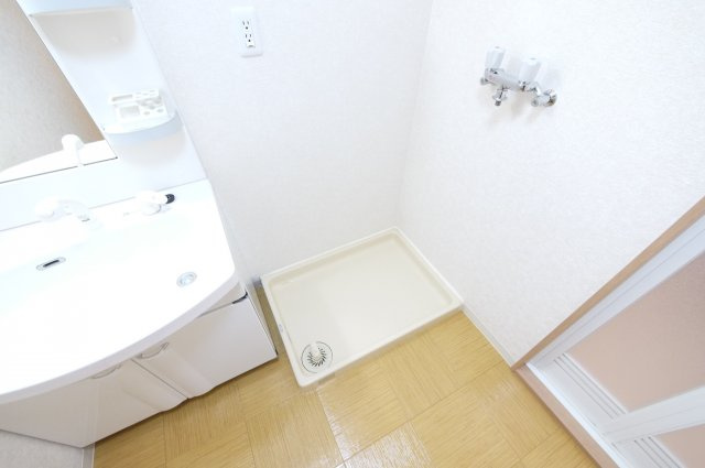 グランドパレス新大宮の設備|室内洗濯機置場です