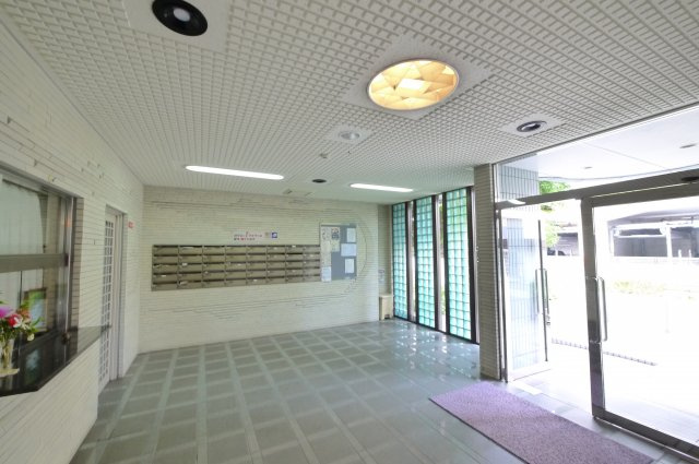 グランドパレス新大宮のエントランス|分譲マンションみたいなエントランスです