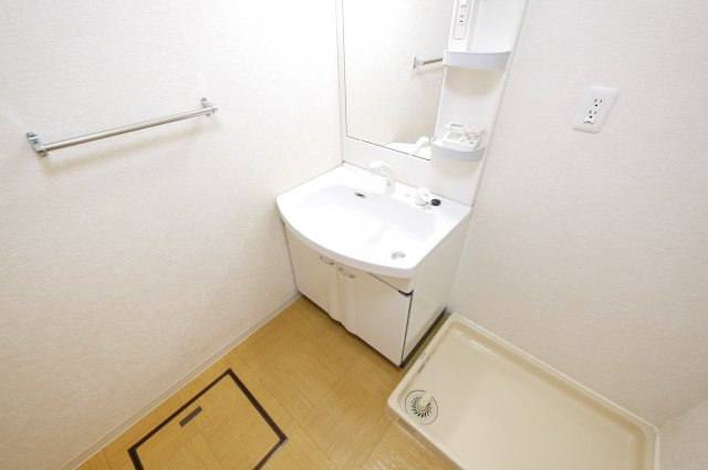 グランドパレス新大宮の洗面所|コンパクトで使いやすい洗面所です