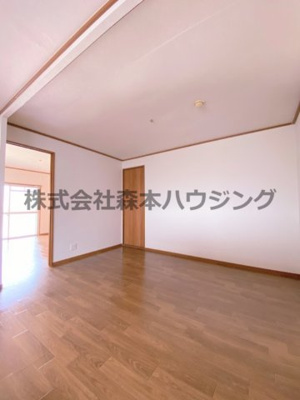 【居間・リビング】 | 　中村マンション | こちらのリビングで趣味の時間をお楽しみください