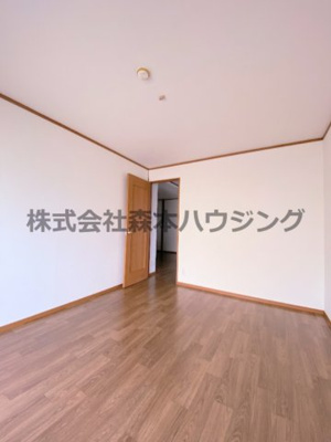 【洋室】 | 　中村マンション | 落ち着いた色調の洋室です
