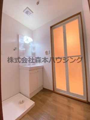 【洗面所】 | 　中村マンション | 忙しい朝には欠かせない洗面所です