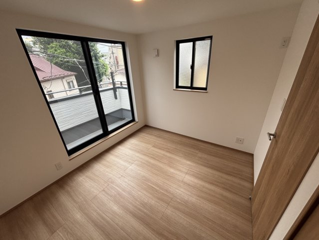 西が丘２丁目新築戸建の洋室