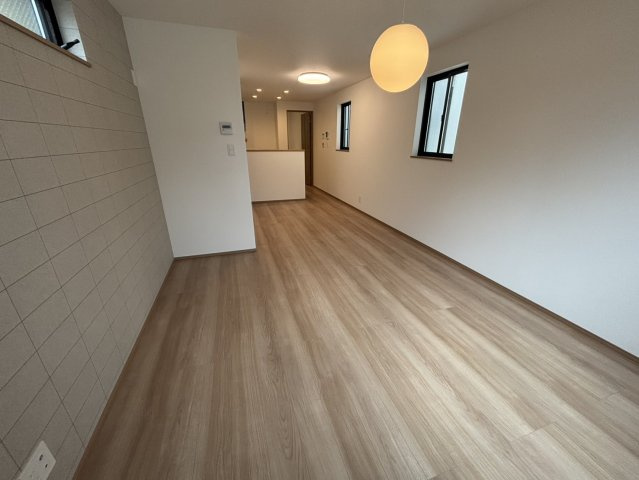 西が丘２丁目新築戸建の居間・リビング