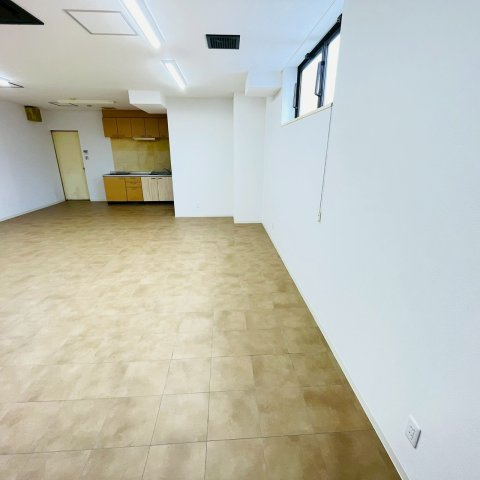 西町　金井ビルの内装