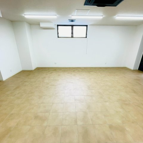 西町　金井ビルの内装