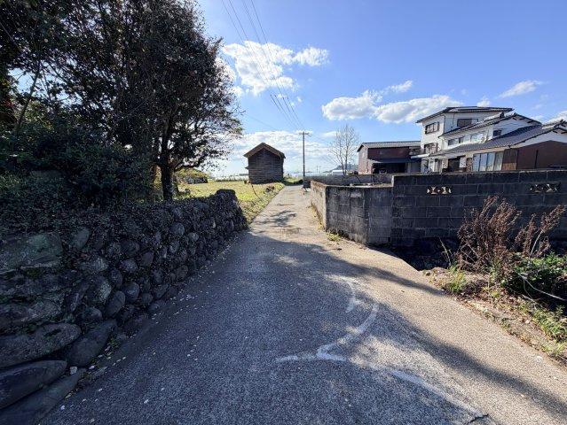 浮羽町三春　空き家付き物件の外観|東側接道幅員2ｍ
