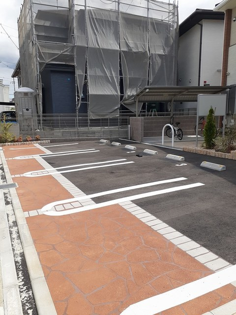 メゾフォルテⅤの駐車場