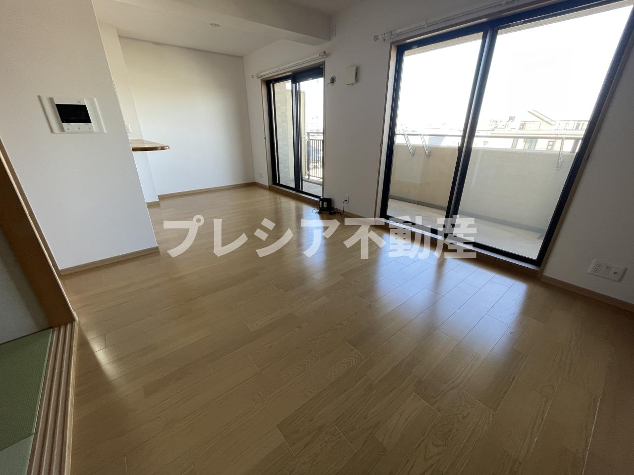 甲子園四番町ハイツの居間・リビング