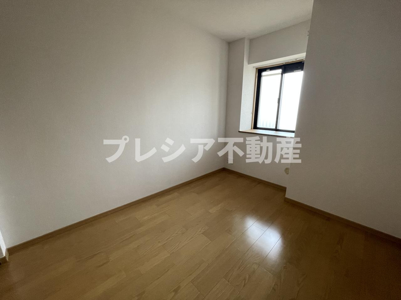 甲子園四番町ハイツの洋室