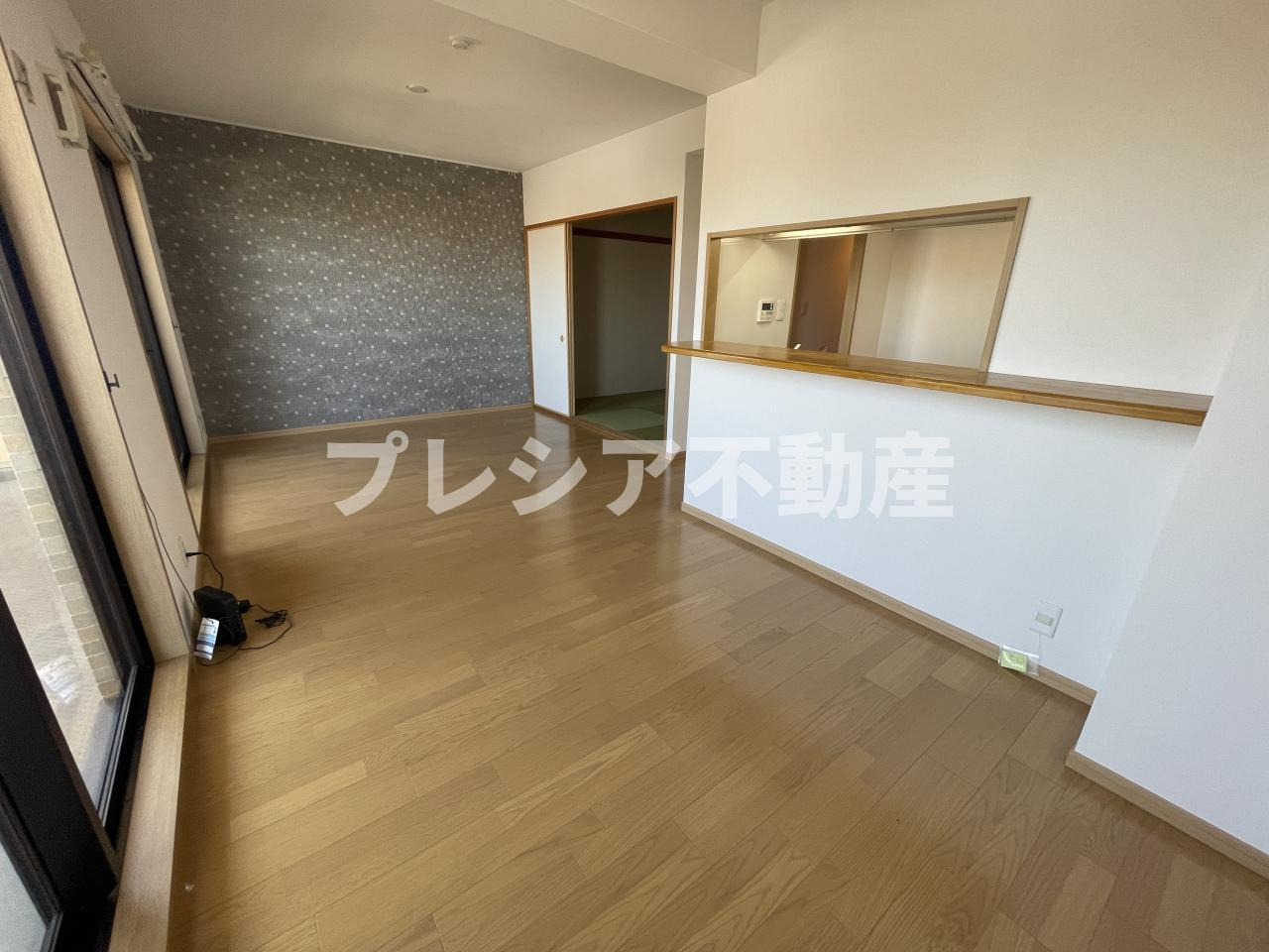 甲子園四番町ハイツの居間・リビング