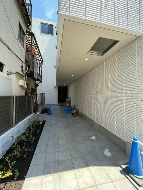 グランメゾン京島のエントランス